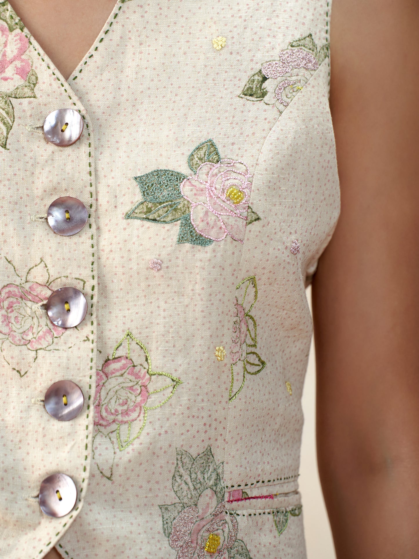 Rose de Meaux Vest